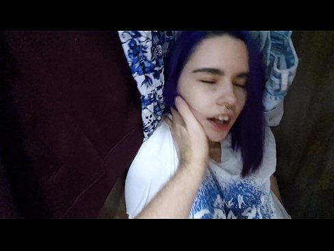 ❤️ I kitea taku tuahine i roto i te kaapata ka awhina ia ia ki te cum ️❌ Fucking i a matou ❤